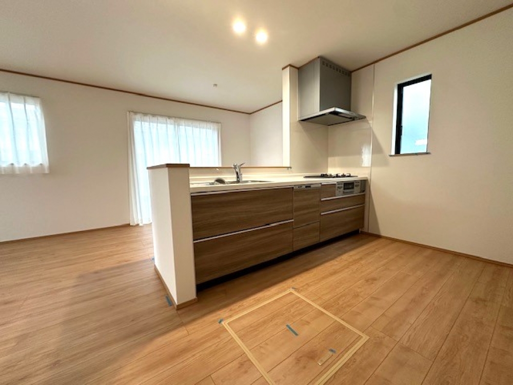 <dd>敷地45坪 駐車3台可 完成済内覧可</dd>