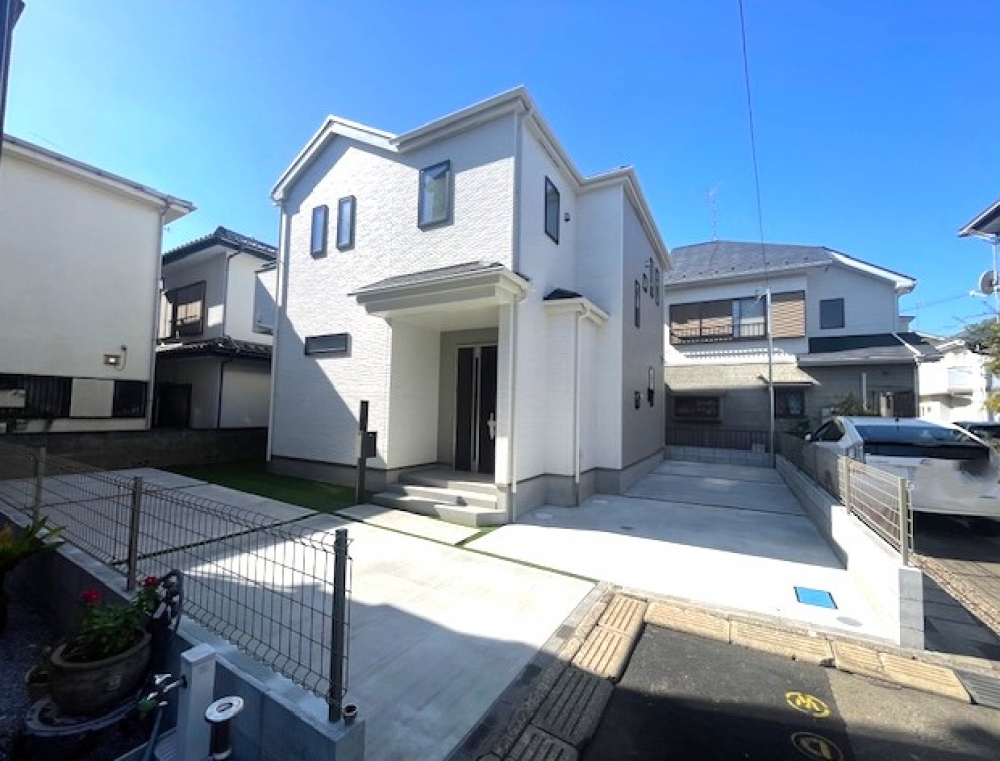 <dd>敷地45坪 駐車3台可 完成済内覧可</dd>