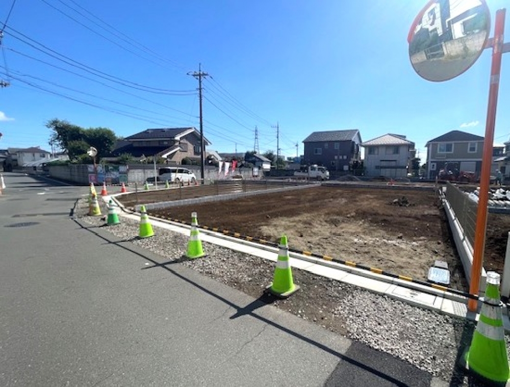 <dd>環境、日当たり良好な敷地</dd>