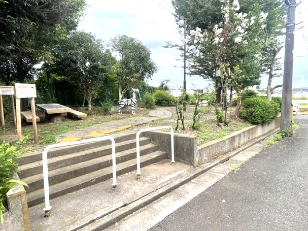 <dd>今回販売　建築条件無し売地　C区画</dd>